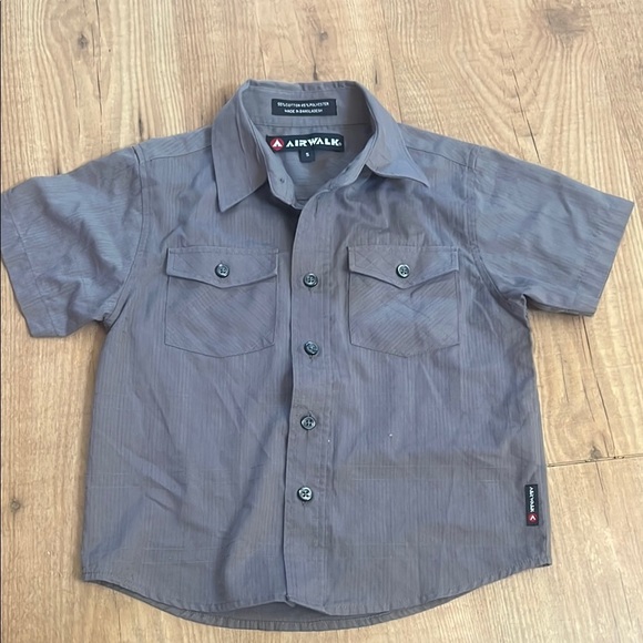 Boys Airwalk Gray Button Down Shirt Short Sleeves - Picture 1 of 9